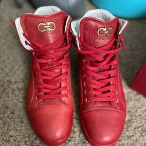 Perfect condition. Barely worn